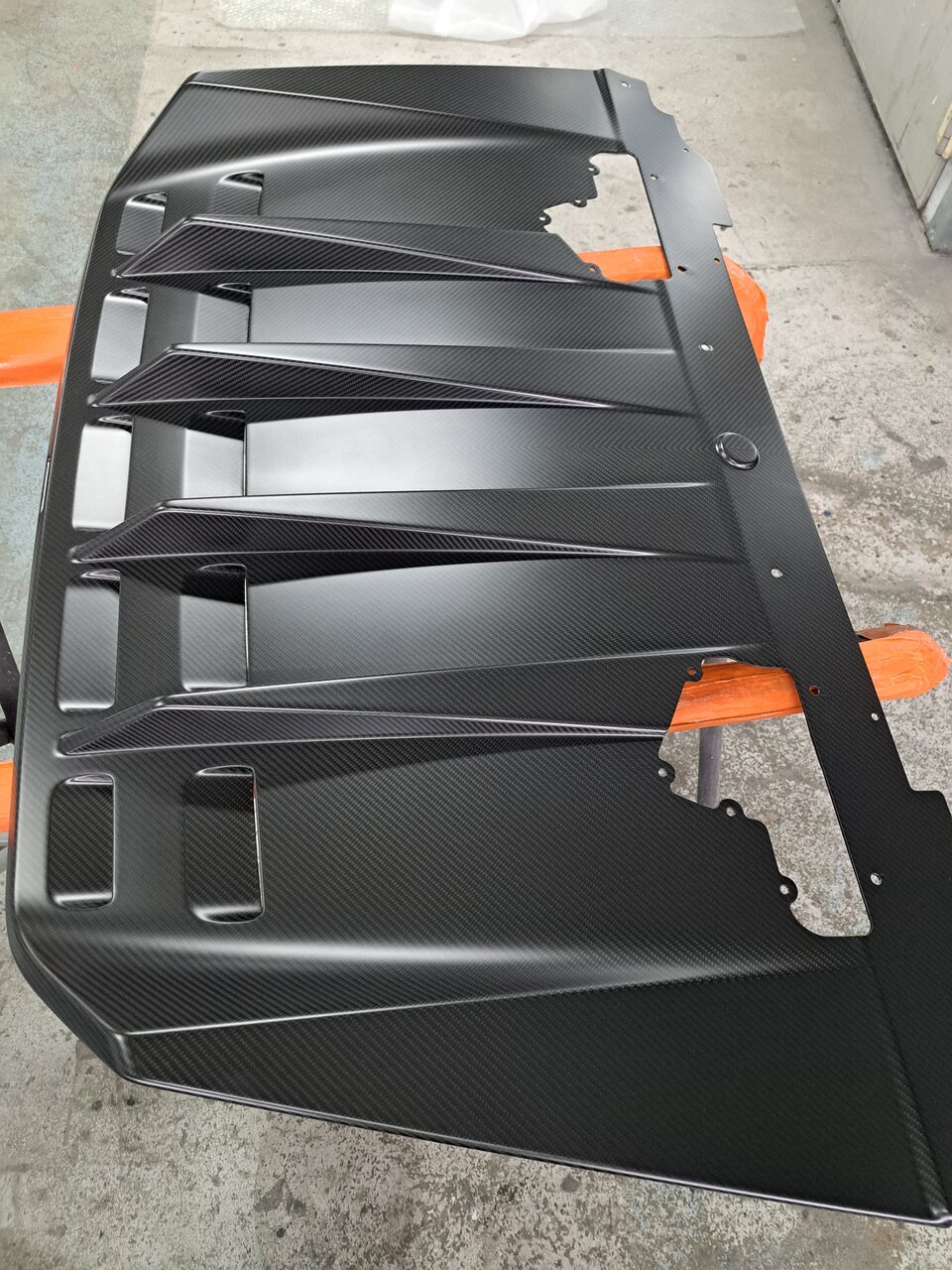 reparation diffuseurAston martin valkiri